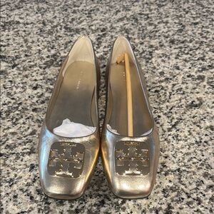 Elegant Gold Women's Flats